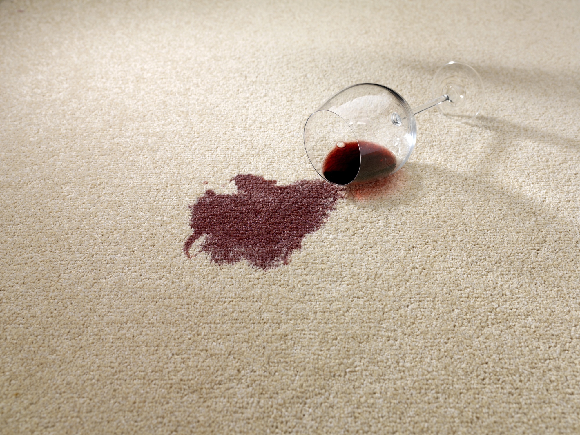 You are currently viewing Carpet Stain Cleaners: Your First Aid for Carpet Emergencies